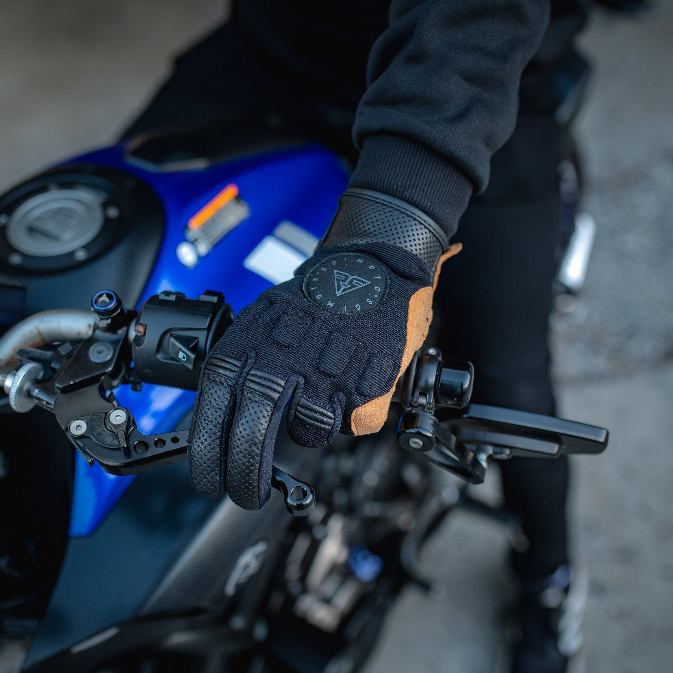 M1 Alpinestars SMX-1 Air V2 Carbon Gloves - BLACK » GFP Motorcycle