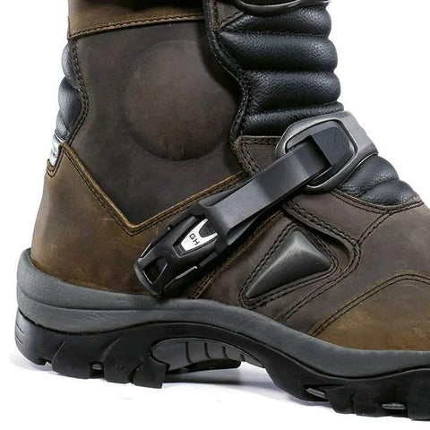 Forma adventure low brown boots sale
