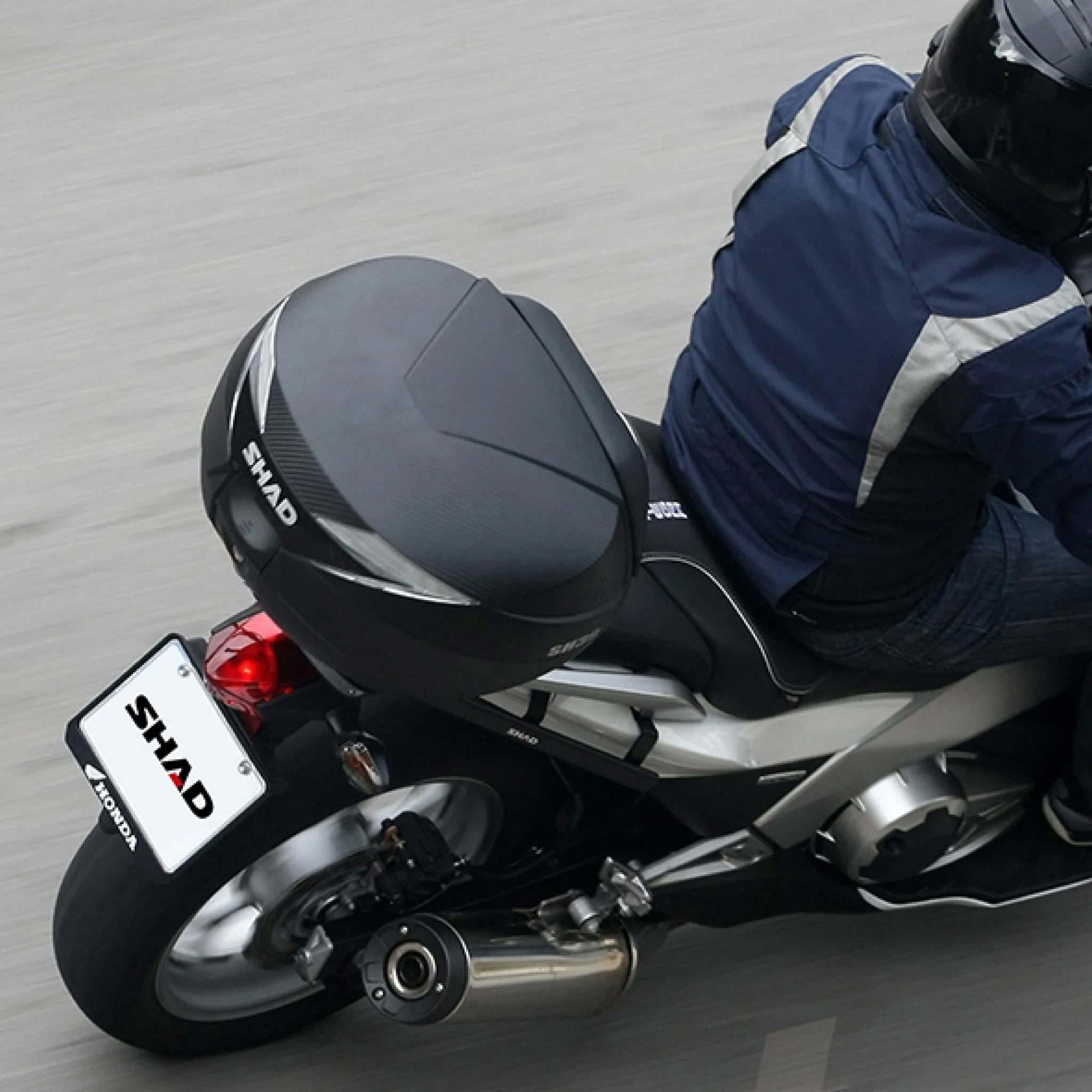 shad-sh39-carbon-motorcycle-top-case