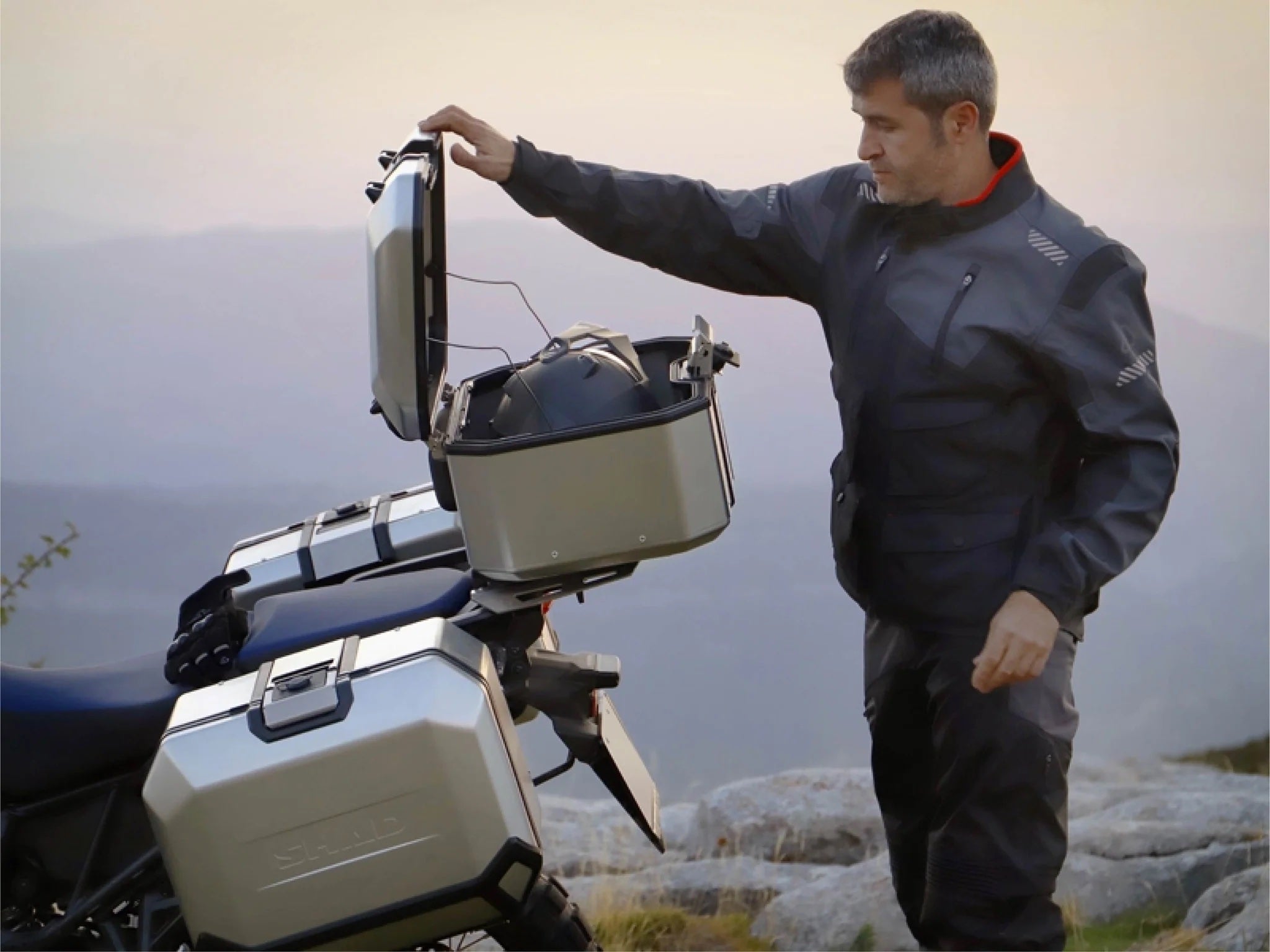 shad-terra-tr48-motorcycle-top-case